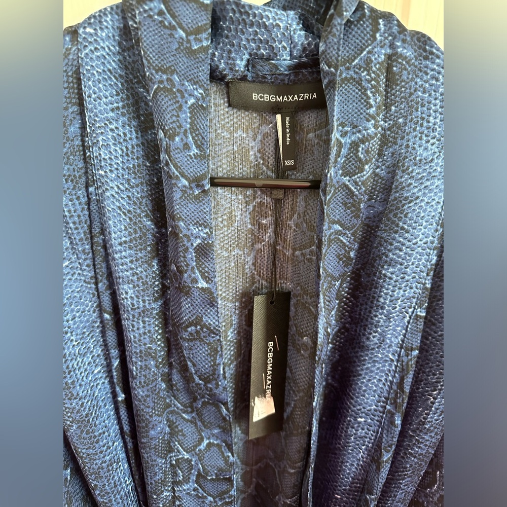 BCBGMaxAzria Blue Lace Robe - Picture 3 of 5